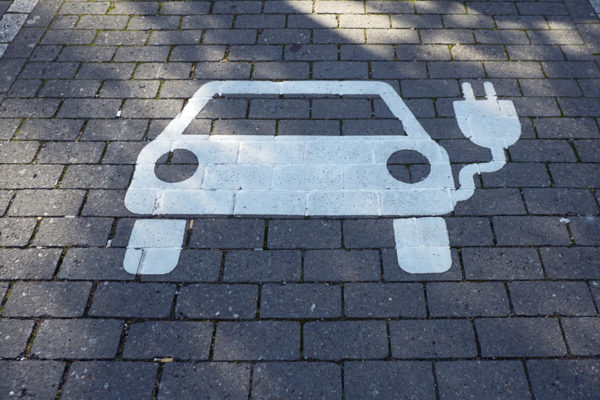 Car park for electric vehicle, electric vehicle charging station