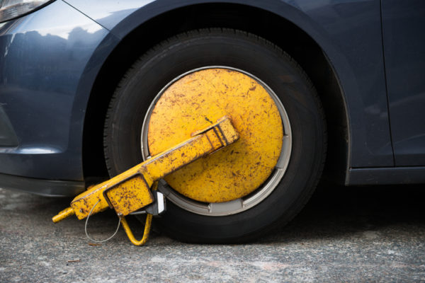 Car wheel blocked by wheel lock because illegal parking violation