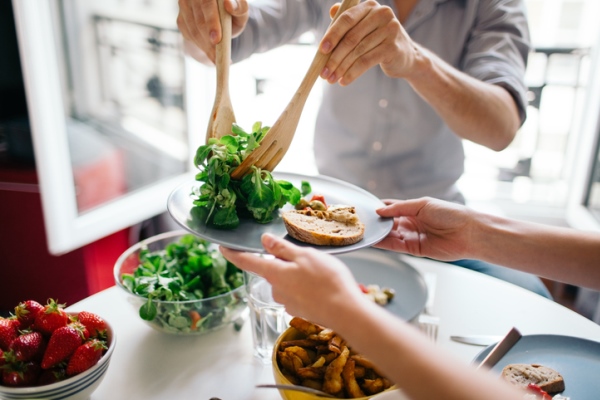 couple eating vegetarian meal