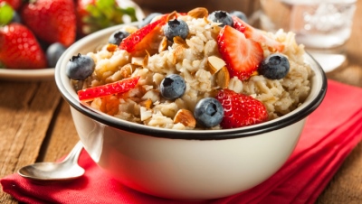 Healthy Homemade Oatmeal with Berries